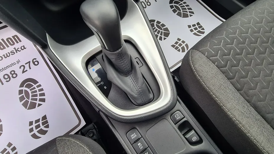 TOYOTA Yaris Cross -