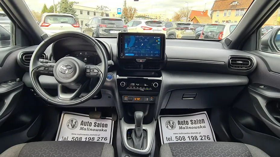 TOYOTA Yaris Cross -