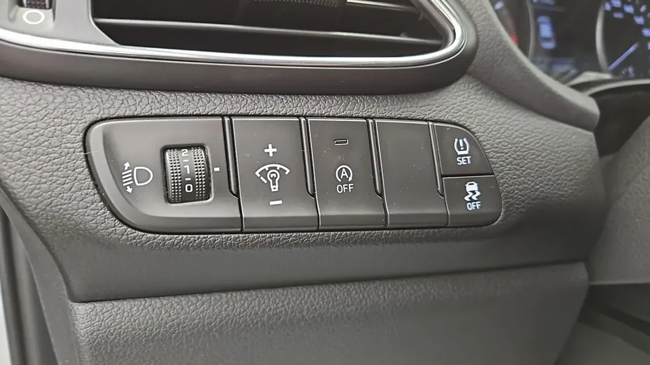 HYUNDAI i30 -