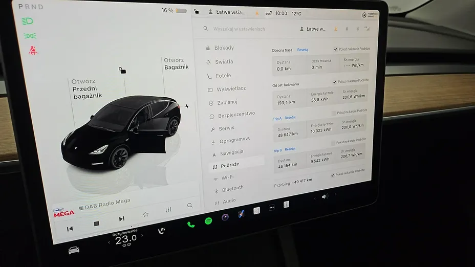TESLA Model Y -