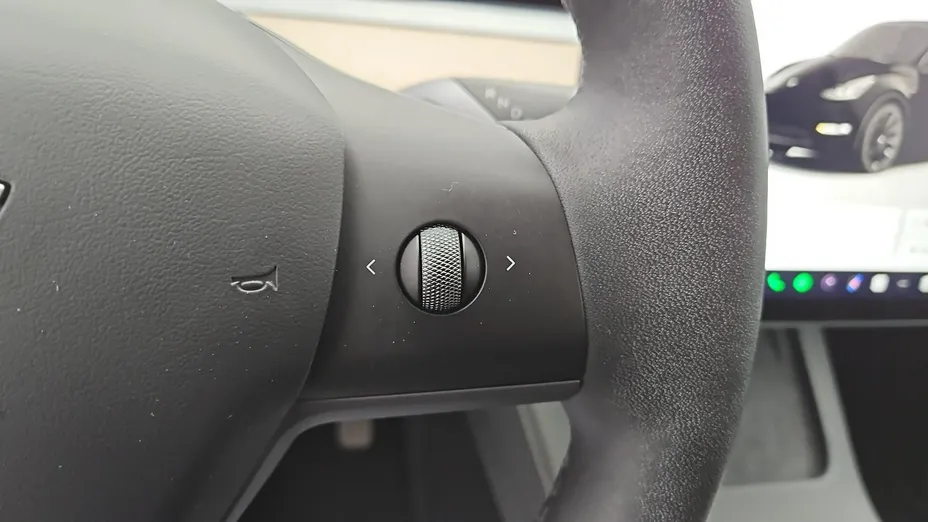 TESLA Model Y -