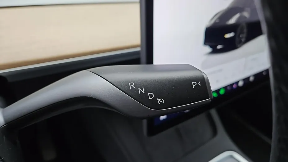 TESLA Model Y -