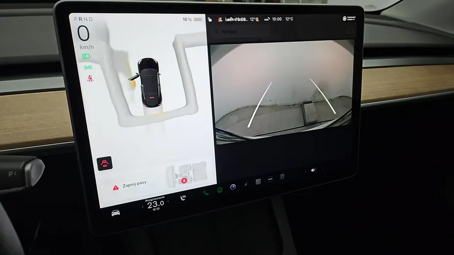 TESLA Model Y -