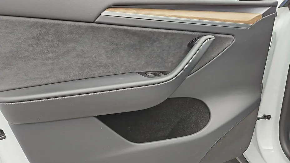 TESLA Model Y -