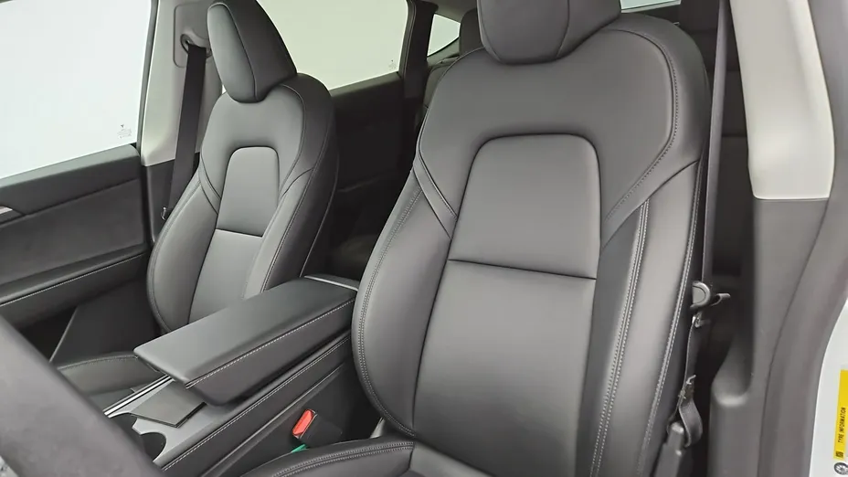 TESLA Model Y -