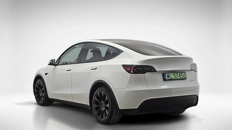 TESLA Model Y -