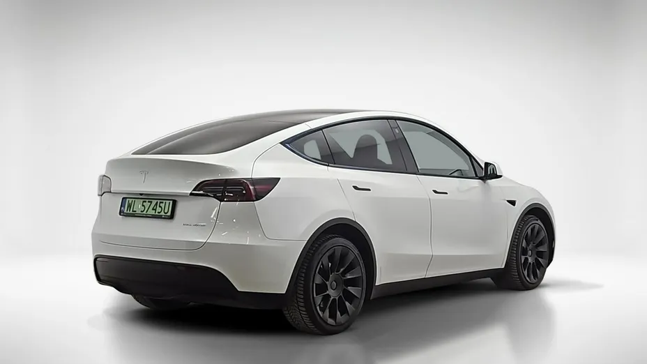 TESLA Model Y -
