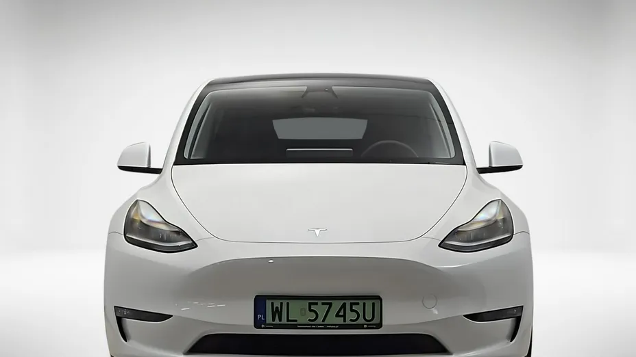 TESLA Model Y -