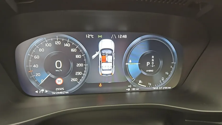 VOLVO XC40 -