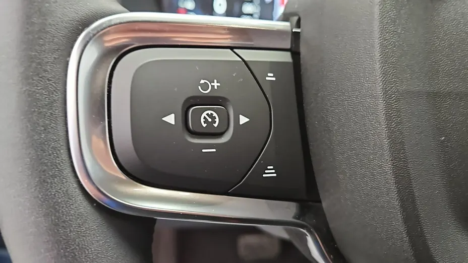 VOLVO XC40 -