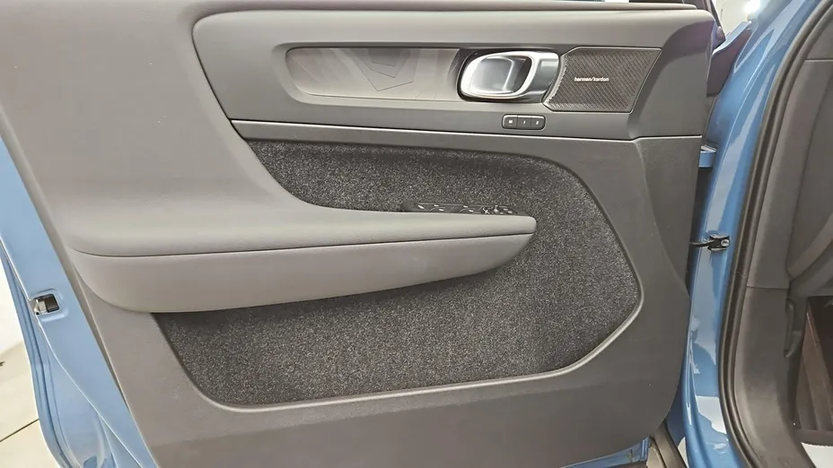 VOLVO XC40 -