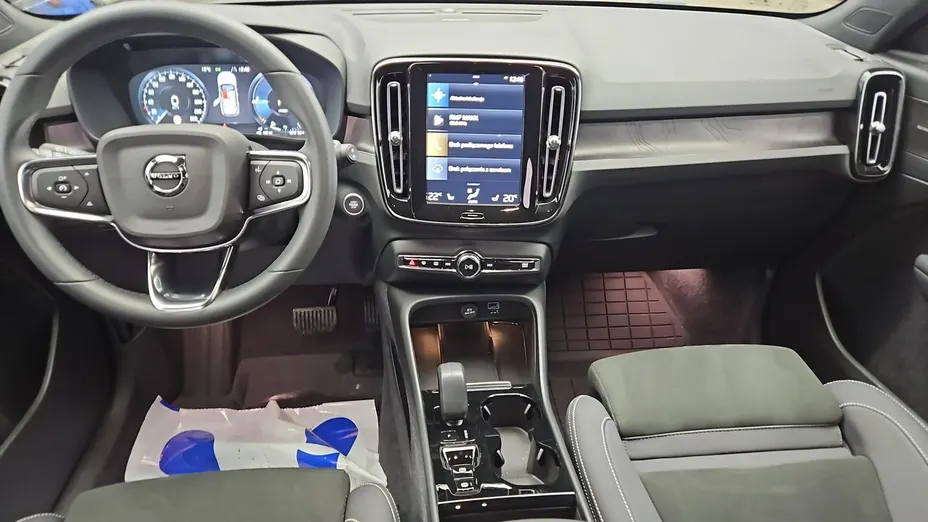 VOLVO XC40 -