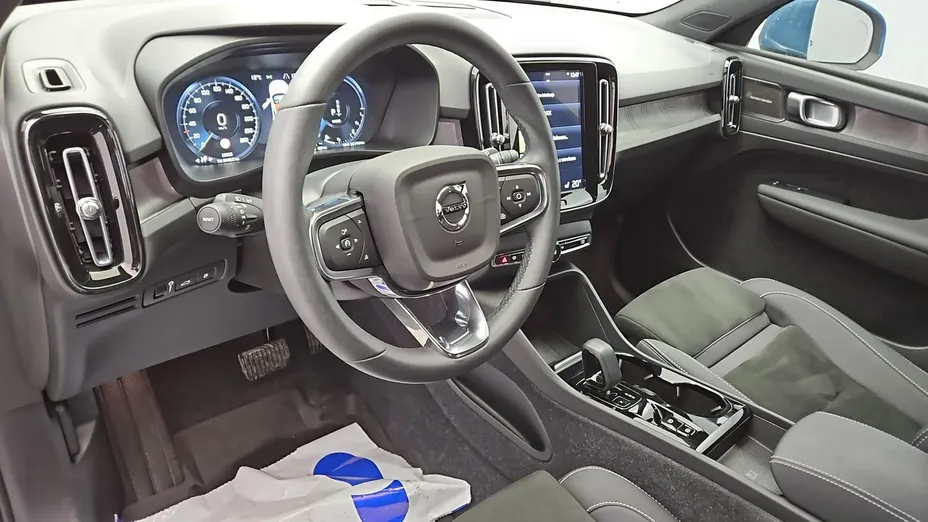 VOLVO XC40 -
