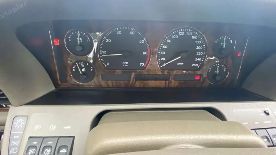 JAGUAR XJ -