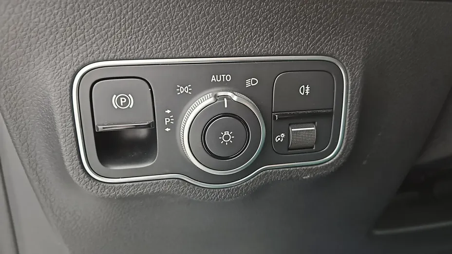 MERCEDES-BENZ EQB -