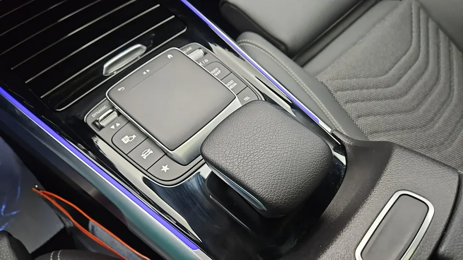 MERCEDES-BENZ EQB -
