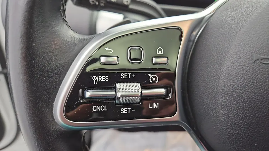 MERCEDES-BENZ EQB -