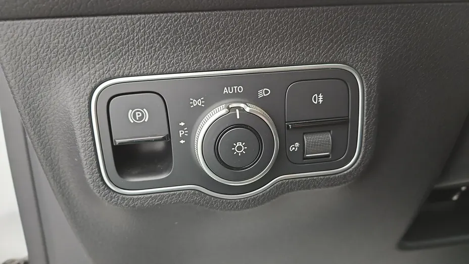MERCEDES-BENZ EQB -