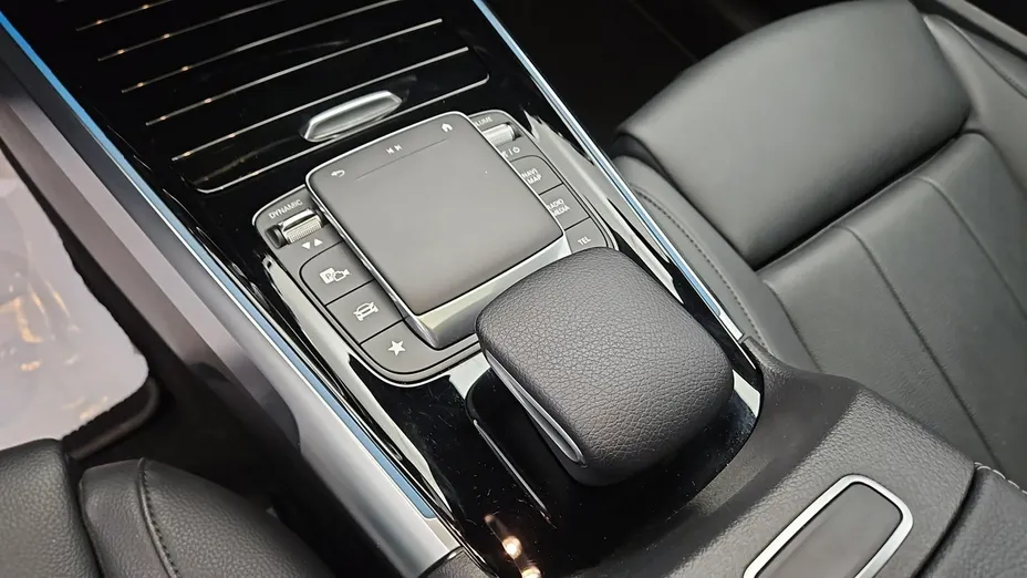 MERCEDES-BENZ EQB -