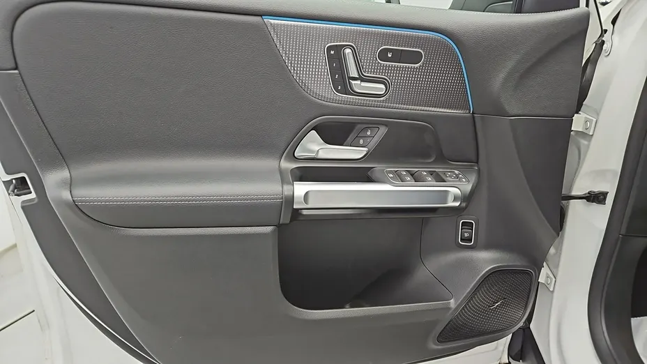 MERCEDES-BENZ EQB -