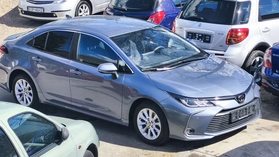TOYOTA Corolla -