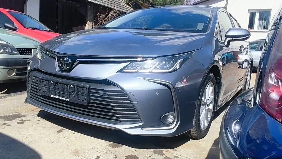 TOYOTA Corolla -