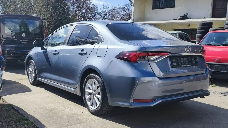 TOYOTA Corolla -