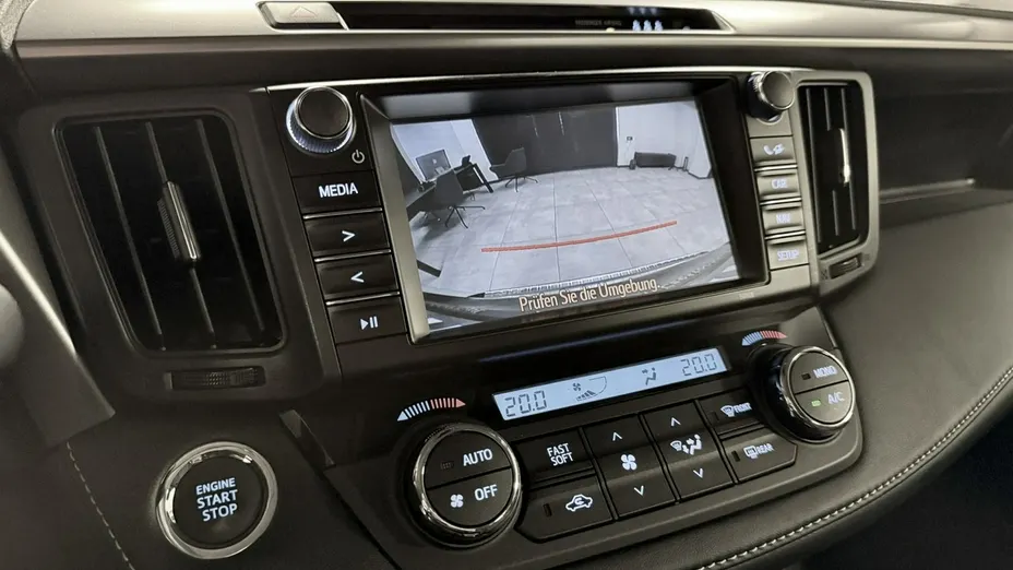 TOYOTA RAV4 -