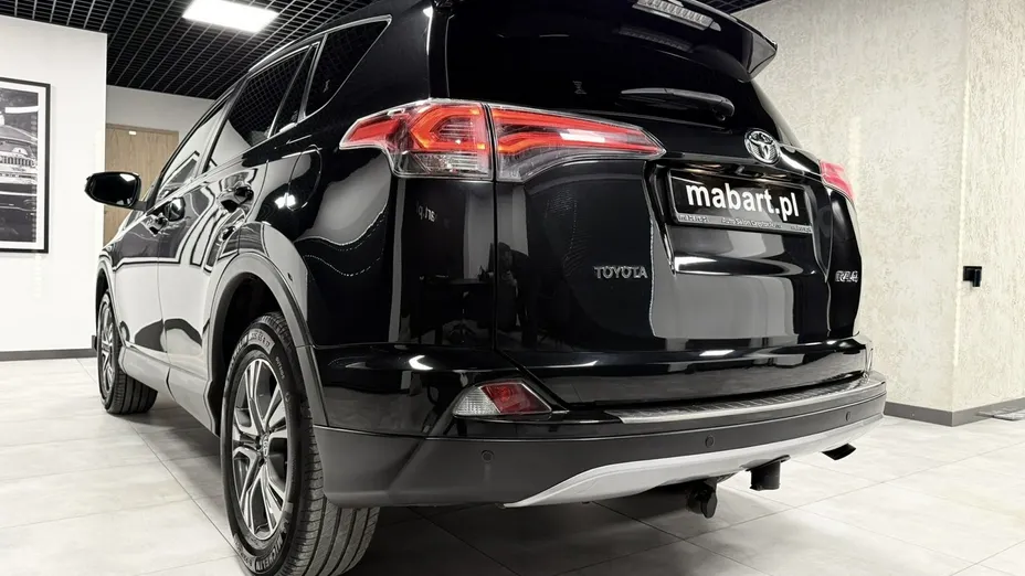 TOYOTA RAV4 -