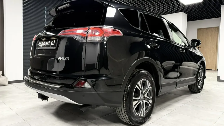 TOYOTA RAV4 -