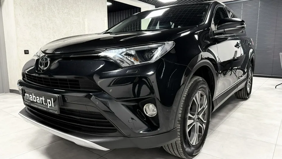 TOYOTA RAV4 -