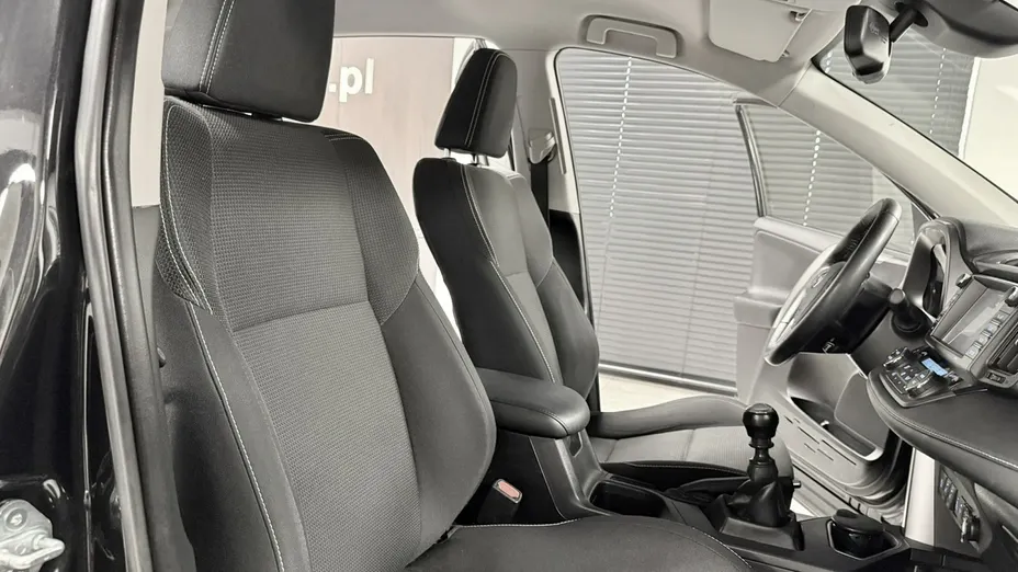 TOYOTA RAV4 -