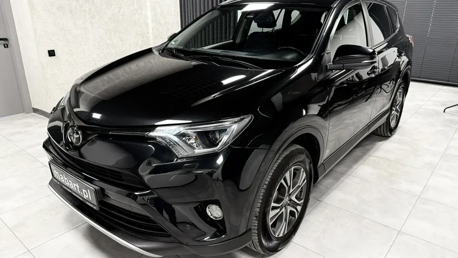 TOYOTA RAV4 -