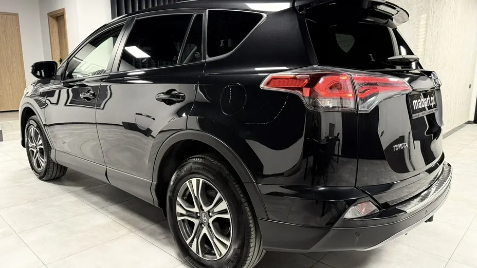 TOYOTA RAV4 -