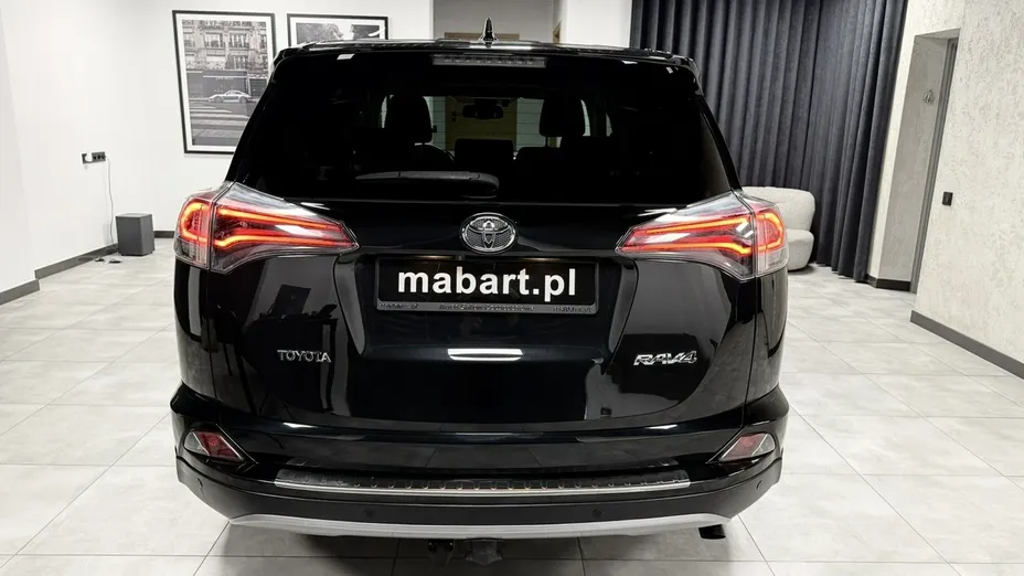TOYOTA RAV4 -