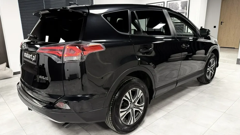 TOYOTA RAV4 -