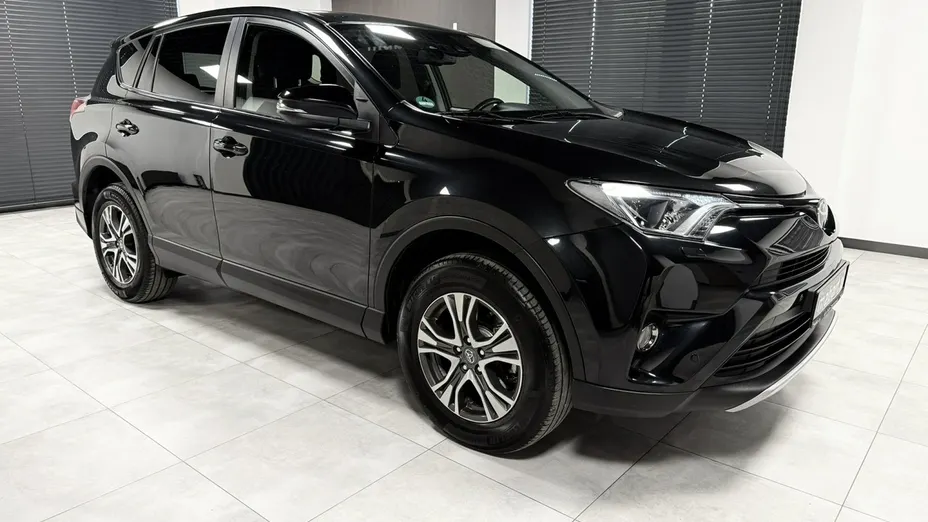 TOYOTA RAV4 -