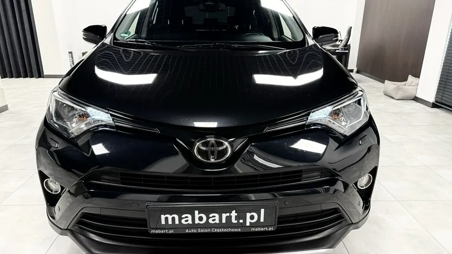 TOYOTA RAV4 -