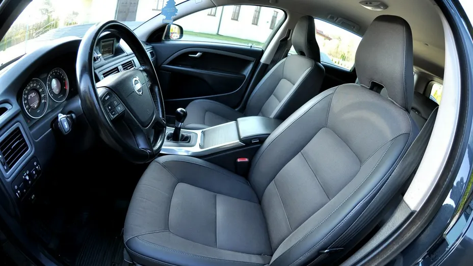 VOLVO V70 -