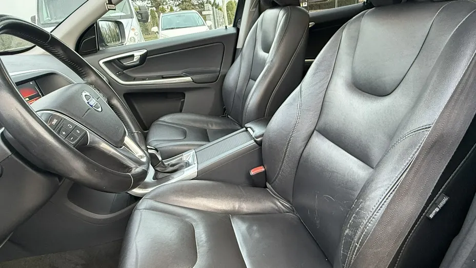 VOLVO XC60 -