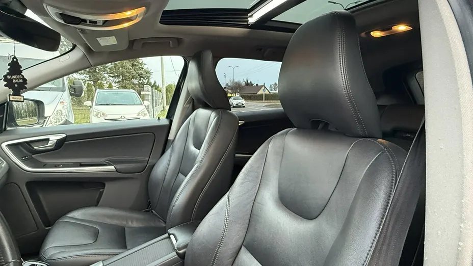 VOLVO XC60 -