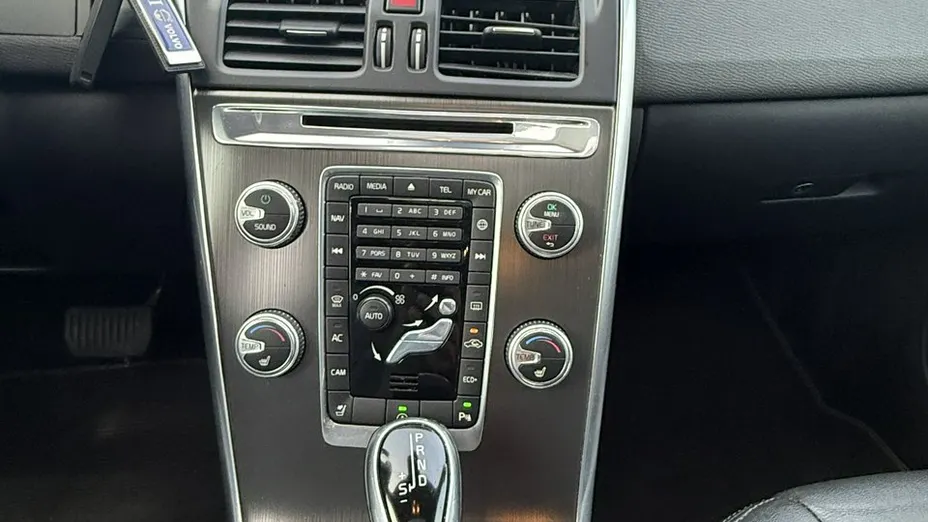 VOLVO XC60 -