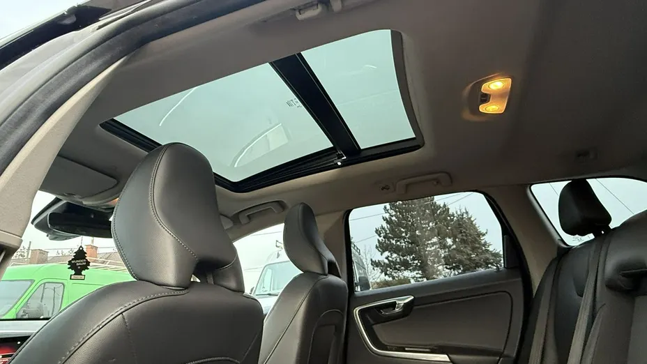 VOLVO XC60 -