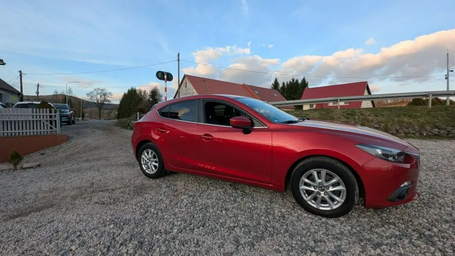 MAZDA 3 -