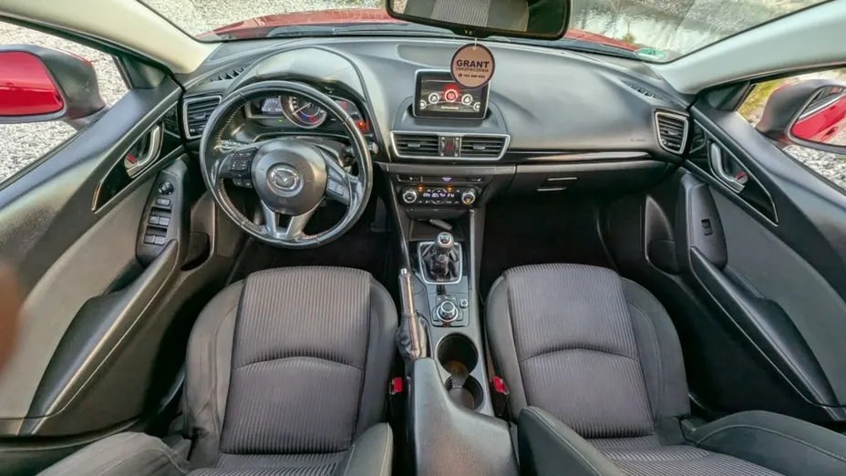 MAZDA 3 -