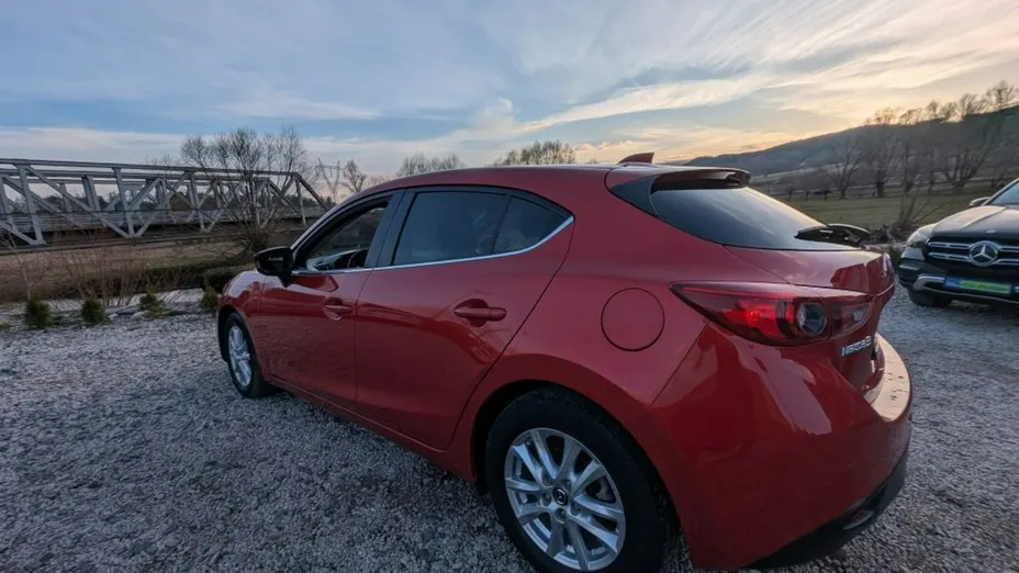 MAZDA 3 -