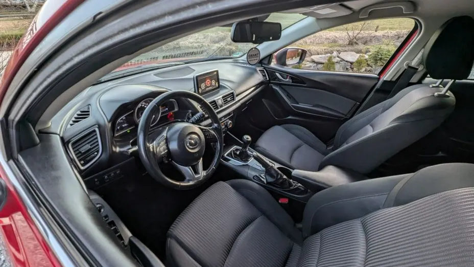 MAZDA 3 -