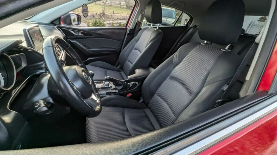 MAZDA 3 -