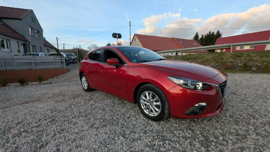 MAZDA 3 -