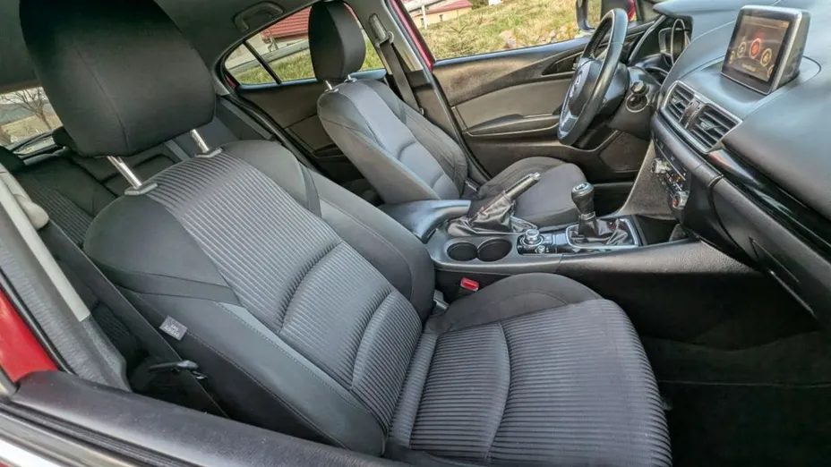 MAZDA 3 -